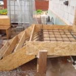 Строительство опалубки для бетонного крыльца